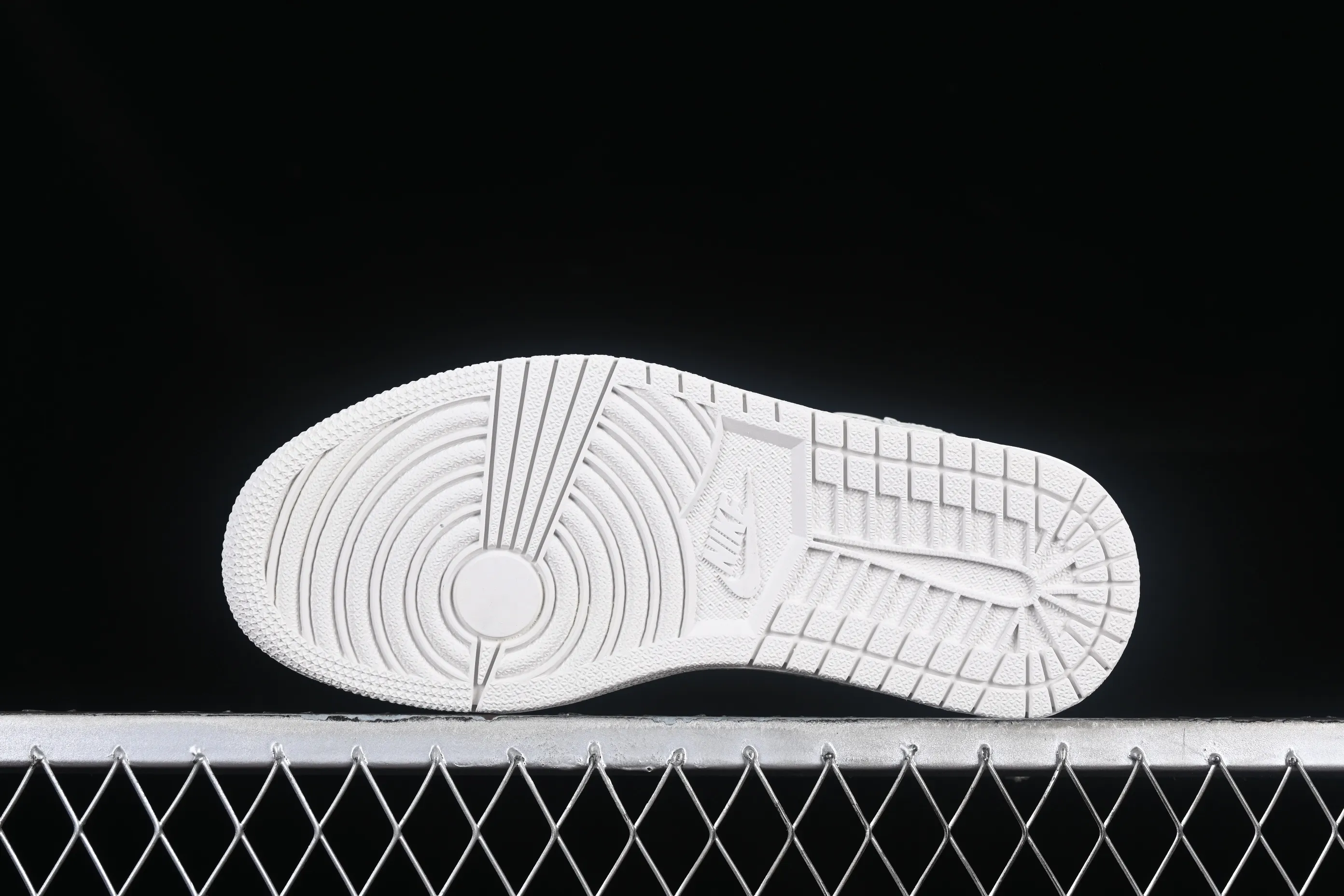 All categories Air Jordan Jordan series basketball shoes Air Jordan 1 Low LV x Travis Scott x Air Jordan 1 Low OG AJ1 Joe 1 undercut low top 1A9V87